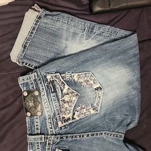 Miss Me Cuffed Capri inseam 21